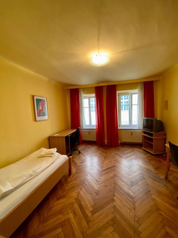 Appartement Pension 700M Zum Ring Wien Eksteriør bilde